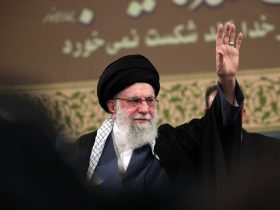 رهبر معظم انقلاب به شهادت رسیدند