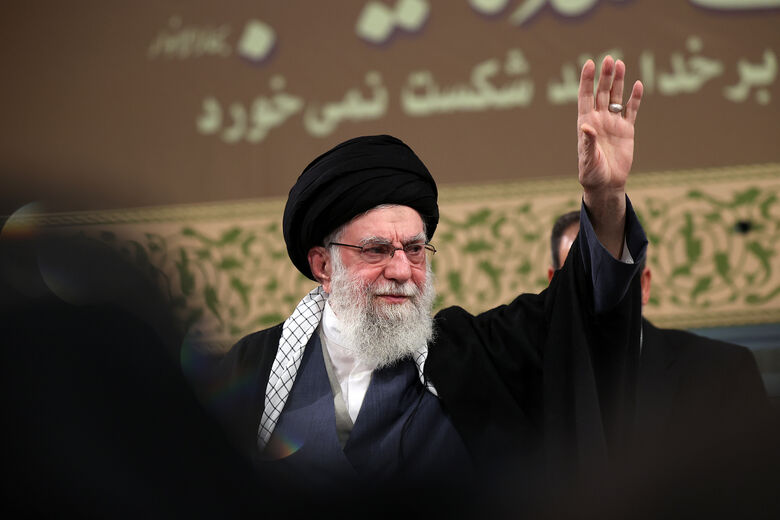 رهبر معظم انقلاب به شهادت رسیدند