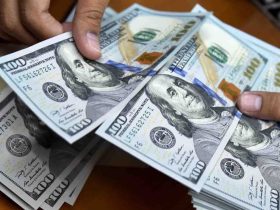 قیمت دلار علیرغم تشدید تنشهای سیاسی ثابت ماند