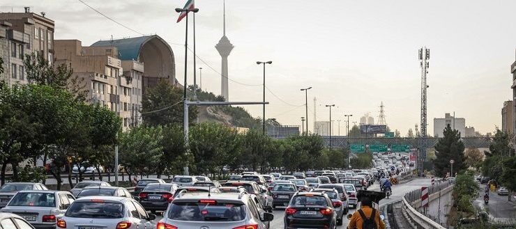 وقتی چالوس، هراز یا تهران-شمال محدودیت یا ترافیک برگشت داشته باشند، اثرش به بزرگراههای تهران هم منتقل میشود.