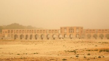 اصفهان زیر سایه آلودگی/ توقف پروژههای ساختمانی و محدودیتهای سختگیرانه ترافیکی اعمال شد