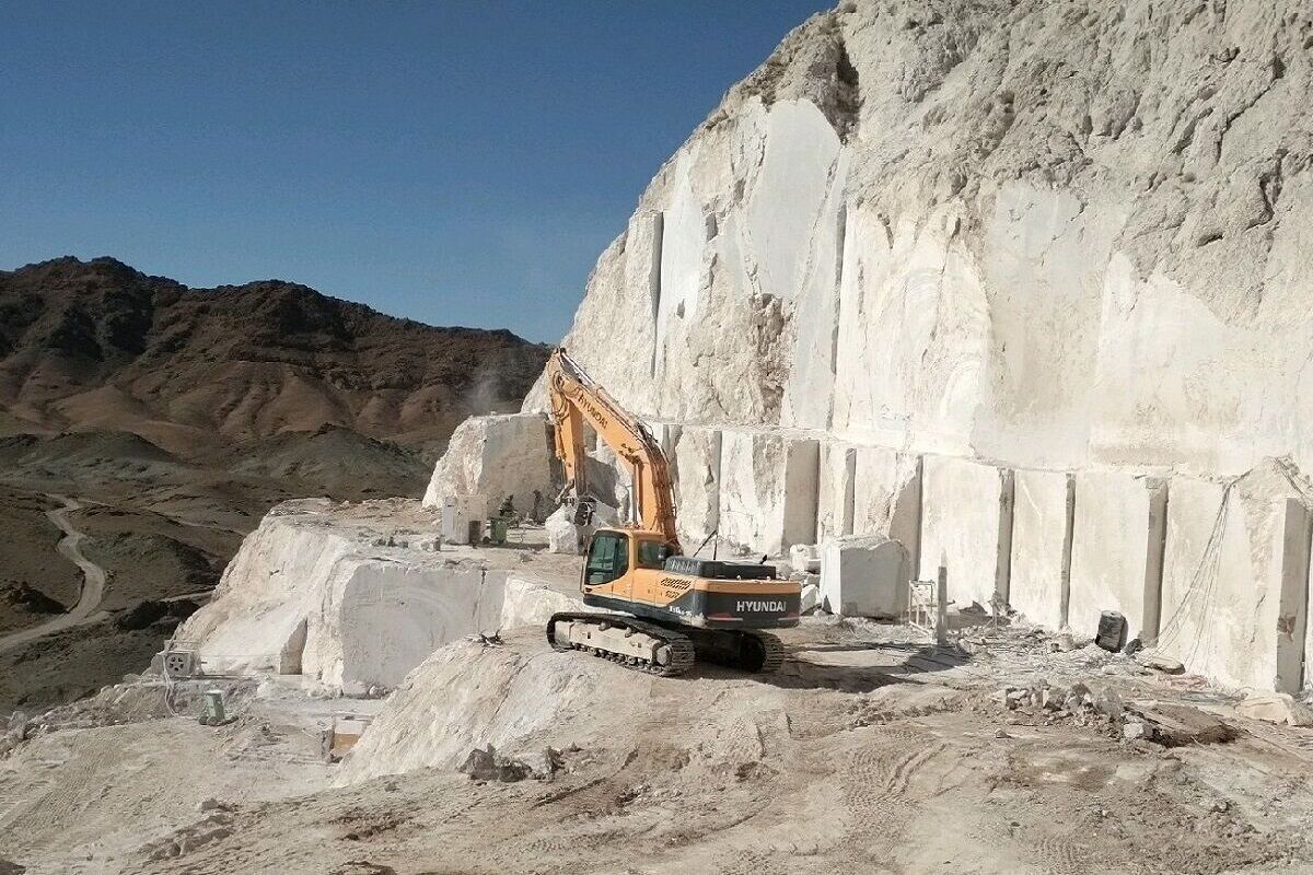 توقف صدور مجوز خامفروشی معادن در دستور کار بندرخمیر