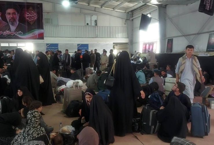 دوغارون میزبان مهمانان افغانستانی؛ ورود ۱۵۰۰ نفر برای شرکت در مراسم تشییع رهبر شهید
