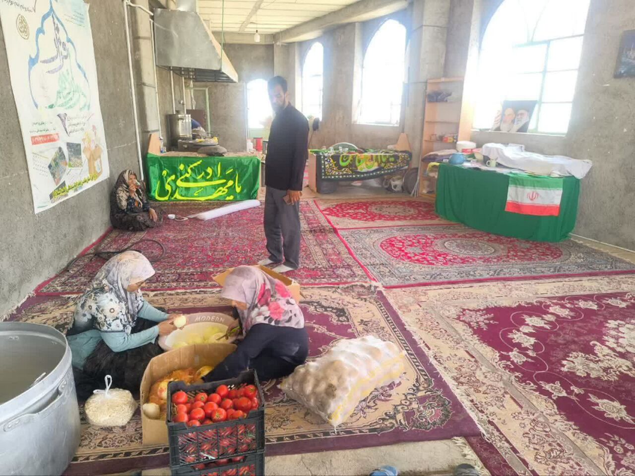 خدمت در دمای ۴۰ درجه نهبندان؛ موکب داری با طعم عشق