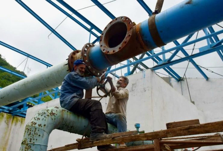روند اجراي تعويض فيلترهاي تصفيه خانه بهارستان آستارا زير ذره بين مسئولان