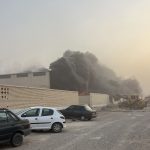 اطفای کامل آتش‌سوزی در کارخانه تابلوفرش آران‌وبیدگل پس از ۴ ساعت تلاش