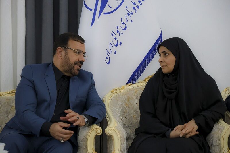 دیدار استاندار فارس با وزیر راه و شهرسازی در فرودگاه شیراز