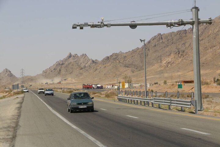 ریل‌گذاری جدید برای عبور و مرور؛ محدودیت تردد خودروهای سنگین در محور قم - تهران