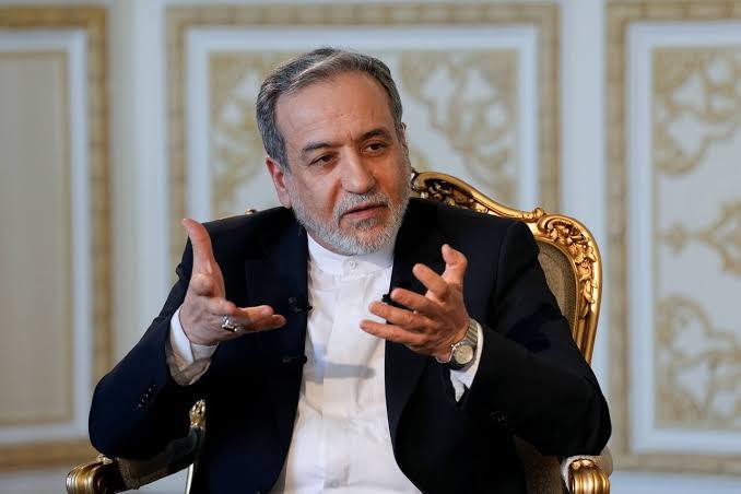 عراقچی: فشار جواب نداد؛ دشمن خودش درخواست مذاکره کرد